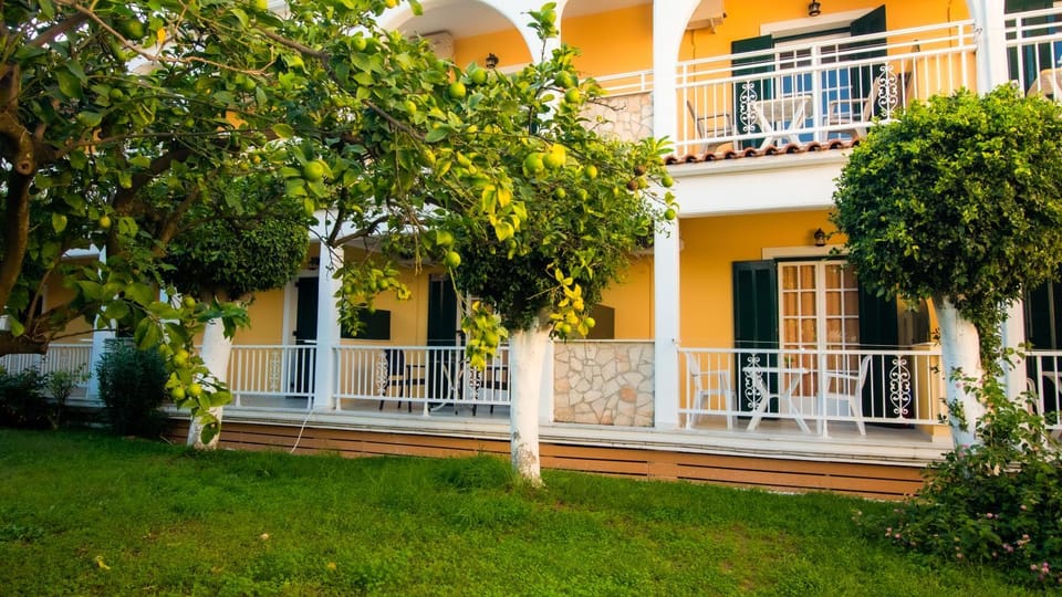 Property building, Patio, Spring, Day, Garden, View (from property/room), Balcony/Terrace, Garden view