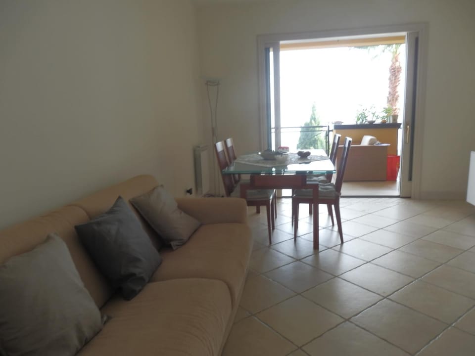 Communal lounge/ TV room, Garden view, Sea view