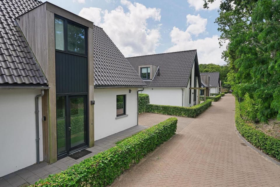 Property building, Day, Neighbourhood, Garden view, Street view
