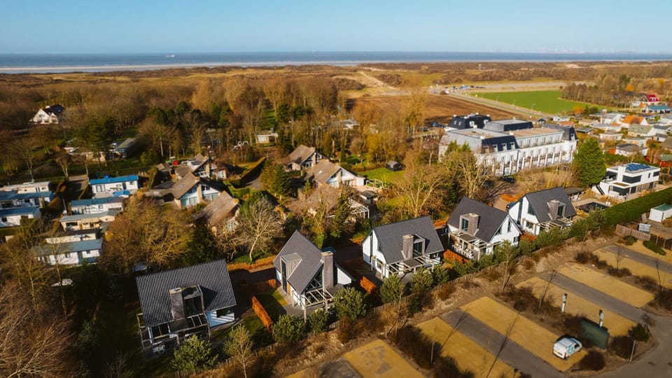 Property building, Neighbourhood, Bird's eye view, Winter