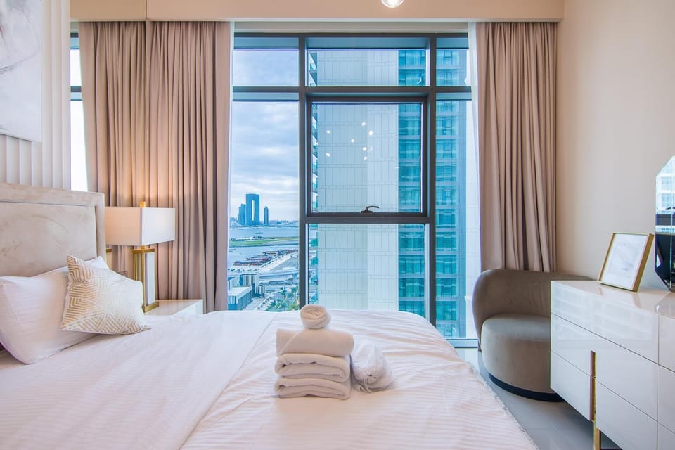 Bed, Photo of the whole room, Seating area, Bedroom