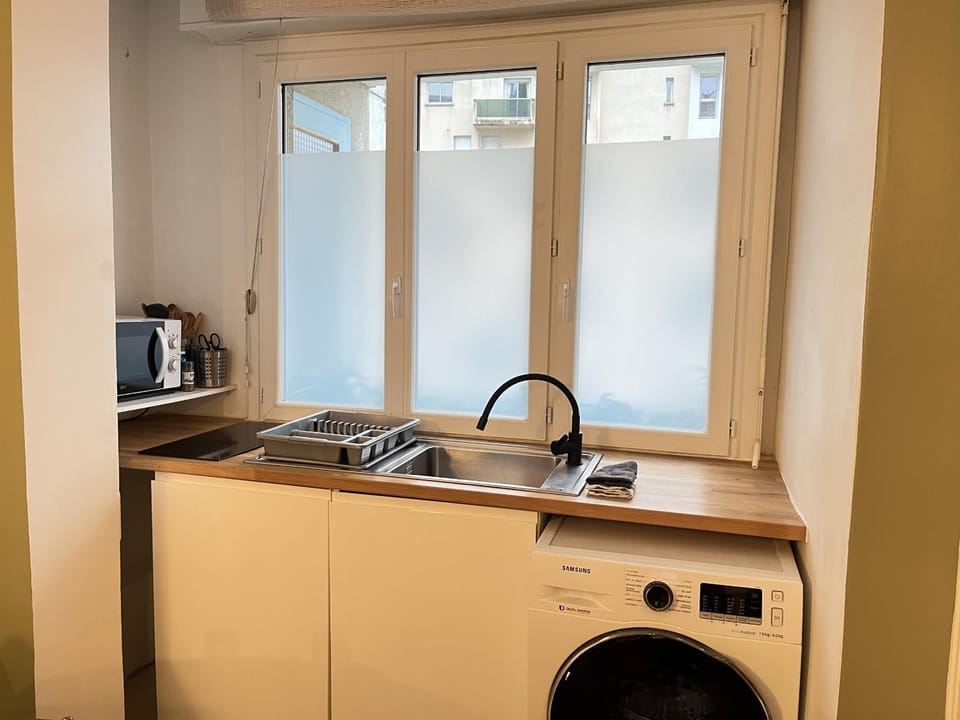 Kitchen or kitchenette, washing machine