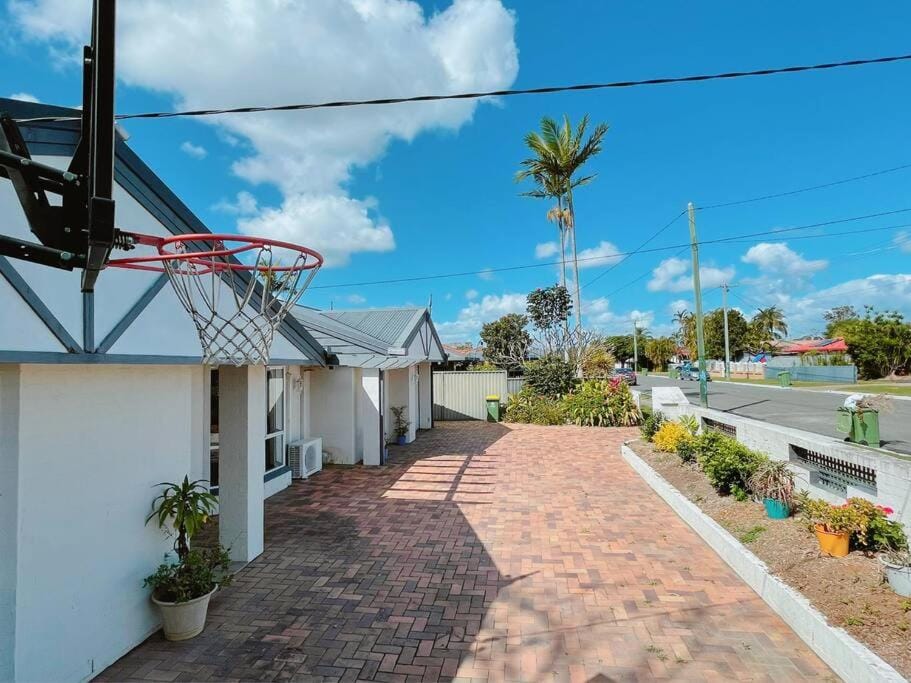 Property building, Neighbourhood, Street view