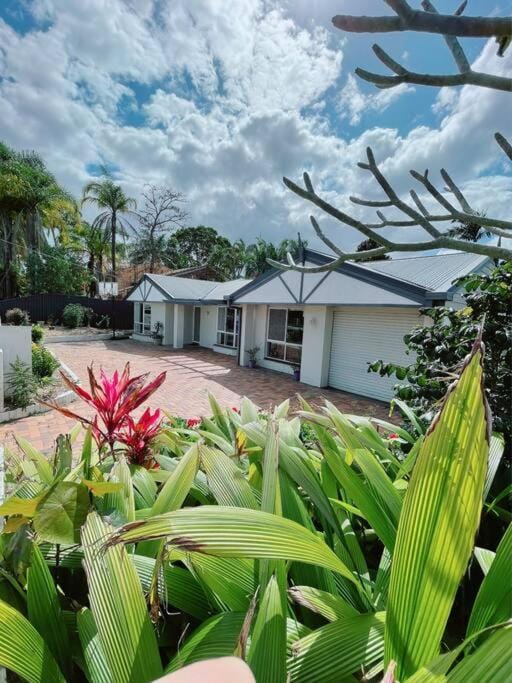 Property building, Spring, Garden