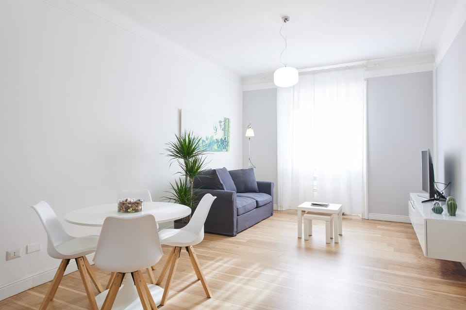 TV and multimedia, Living room, Seating area, Dining area