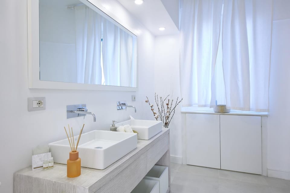 Bathroom, towels