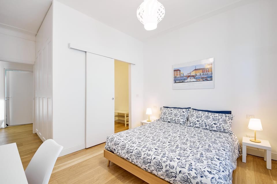 Bed, Photo of the whole room, Bedroom, safe, wardrobe