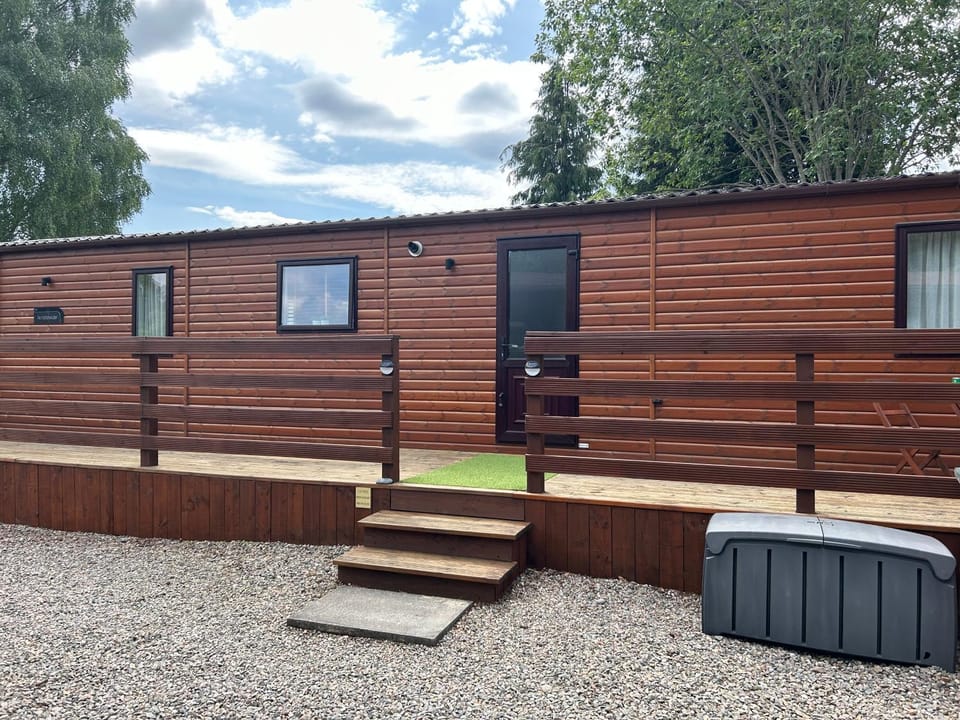Lodge 2 The Wee Hut Aviemore Campground/ 
RV Resort in Scotland