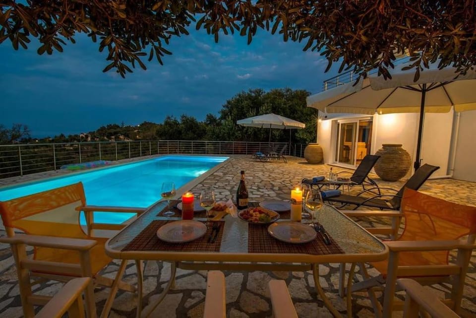 Seating area, Dining area, Pool view, Swimming pool