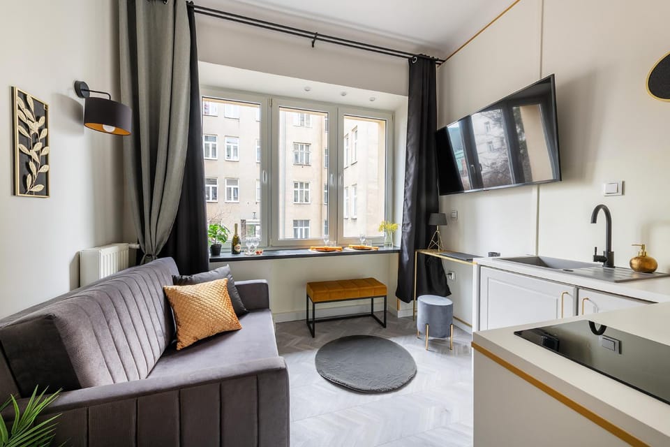 TV and multimedia, Kitchen or kitchenette, Living room, Seating area, Dining area