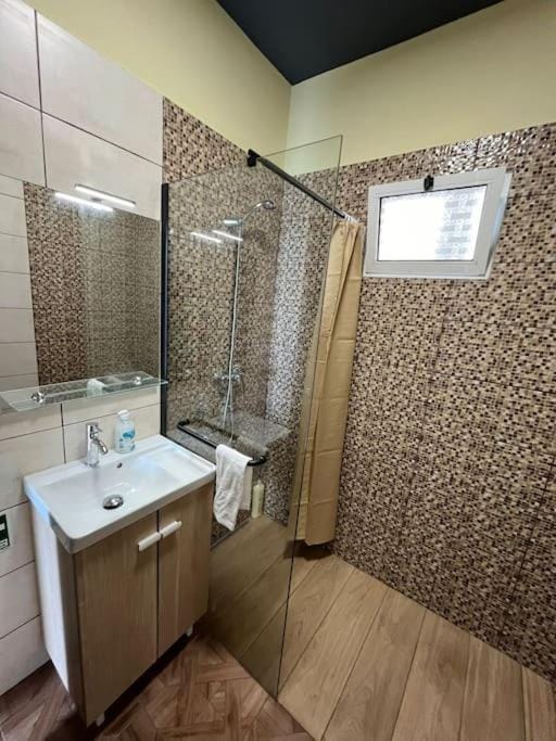 Shower, Bathroom, towels