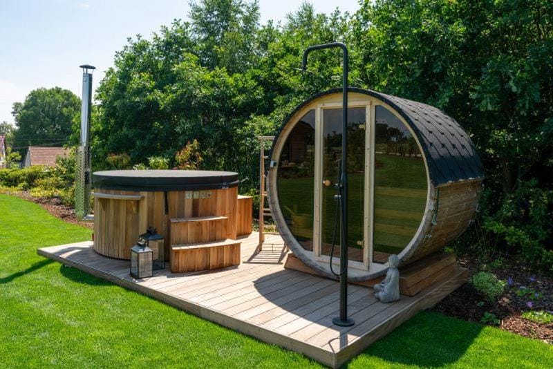 Hot Tub, Sauna