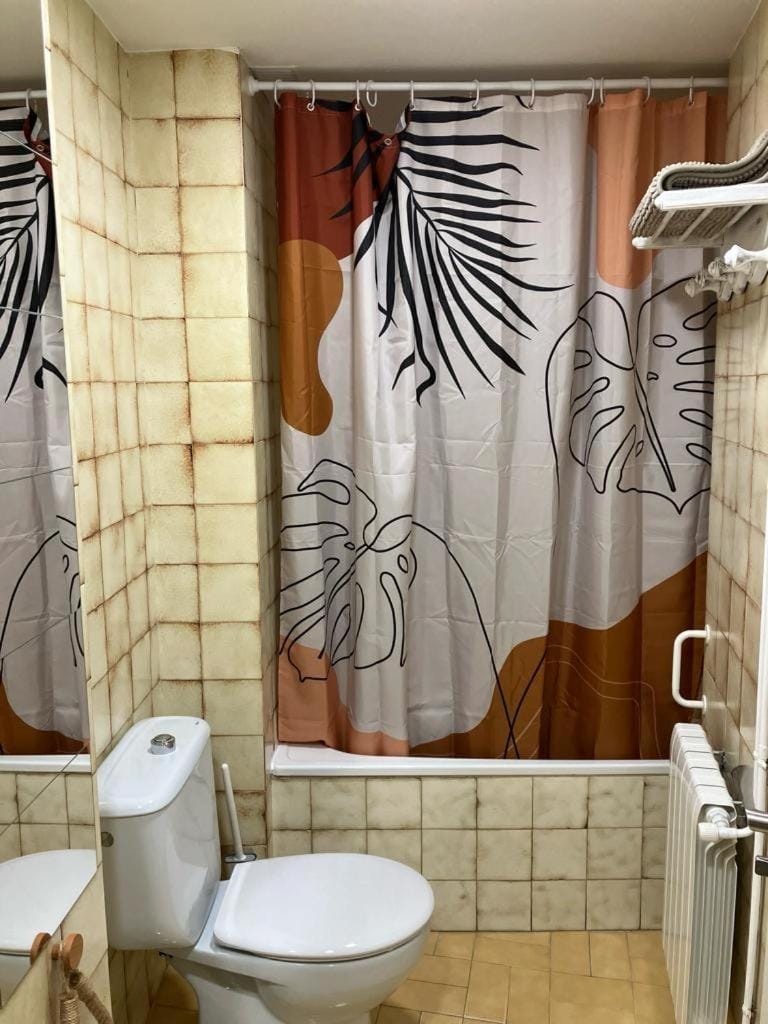 Shower, Toilet, Bathroom