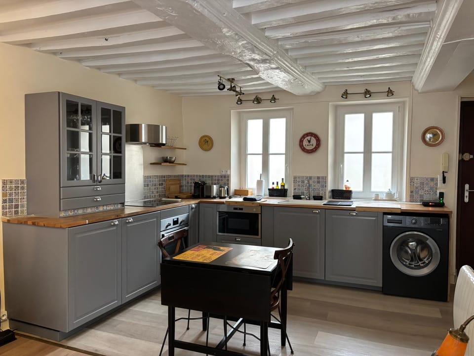 Kitchen or kitchenette, Dining area, dishwasher, oven, stove, toaster