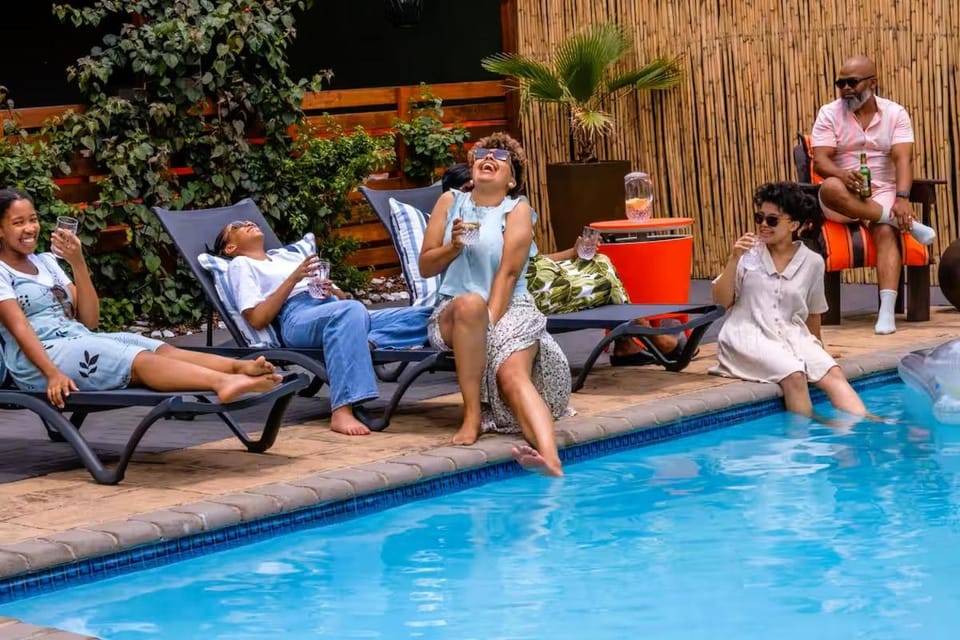 Swimming pool, sunbed