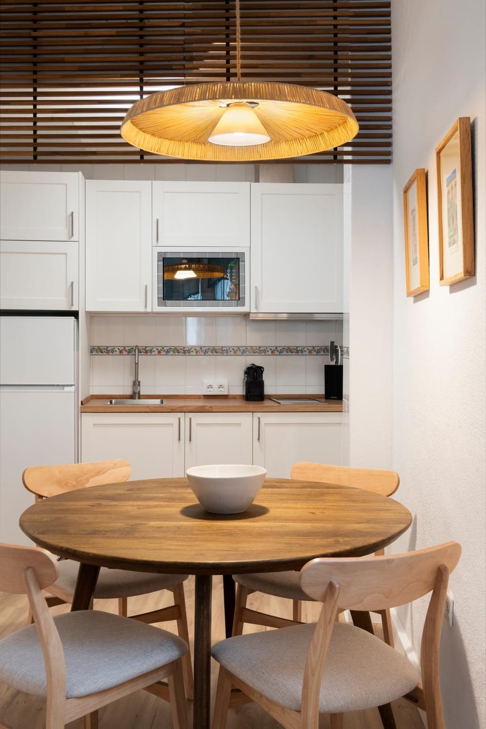 Kitchen or kitchenette, Dining area, minibar