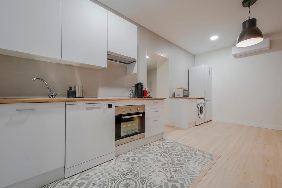 Kitchen or kitchenette, oven