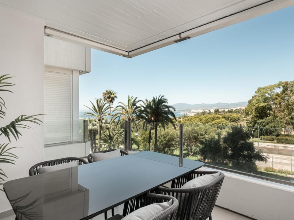 APARTAMENTO CON VISTAS AL MAR, LA CONCHA Y RIO REAL Apartment in Marbella