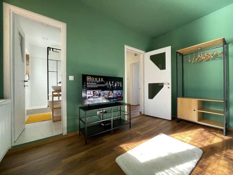 TV and multimedia, Bedroom, wardrobe