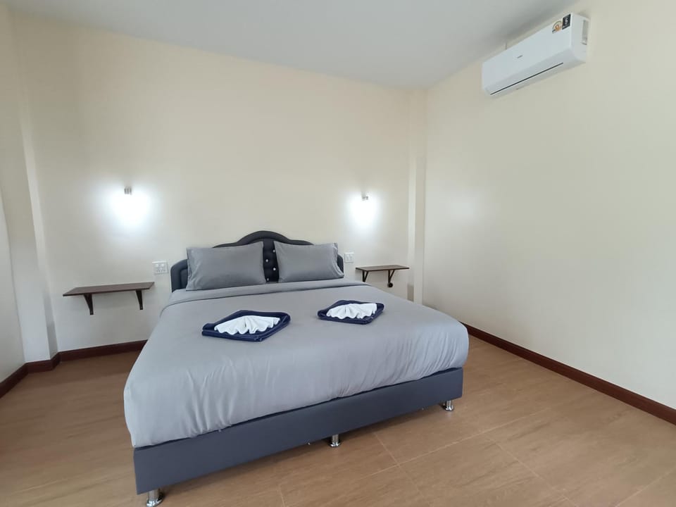 Bed, Photo of the whole room, Bedroom, towels, air conditioner