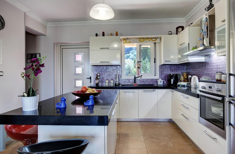 Kitchen or kitchenette, Dining area, dishwasher, minibar, oven, pet friendly, stove