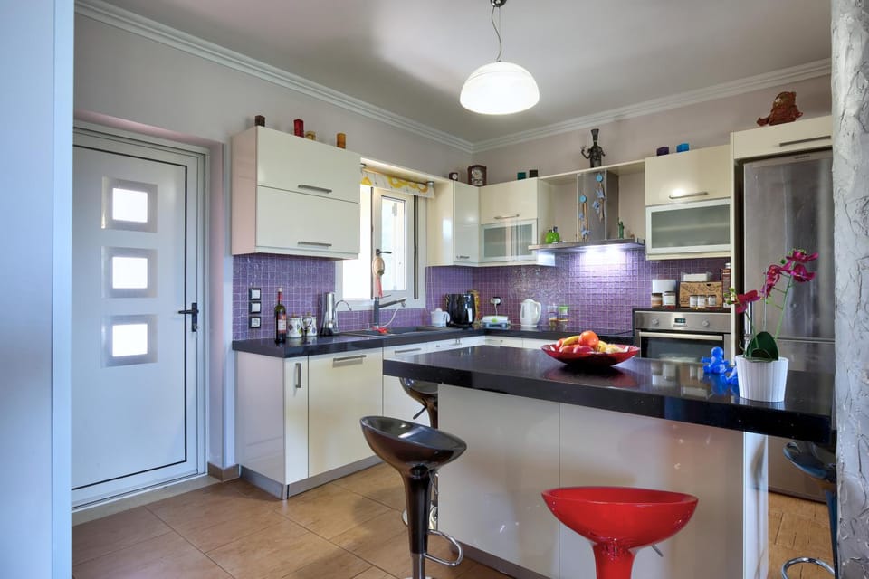 Kitchen or kitchenette, Dining area, dishwasher, minibar, oven, pet friendly, stove