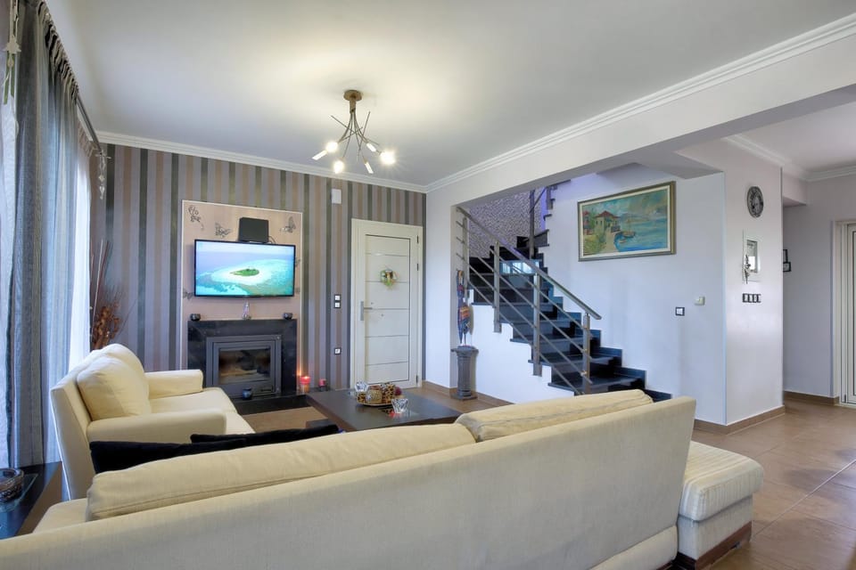 Communal lounge/ TV room, TV and multimedia, Living room, Seating area