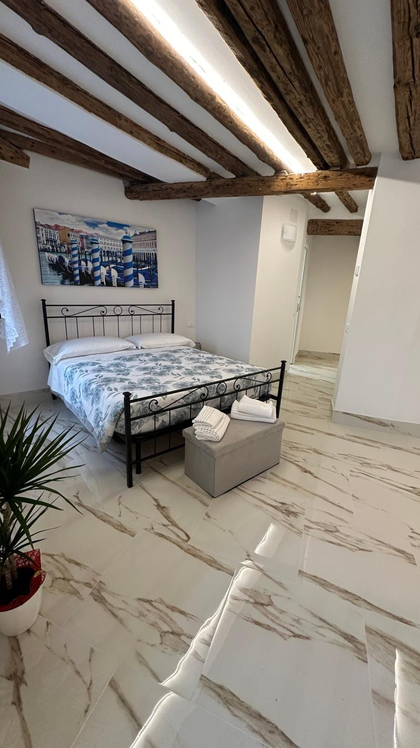 Bed, Living room, Photo of the whole room, Bedroom
