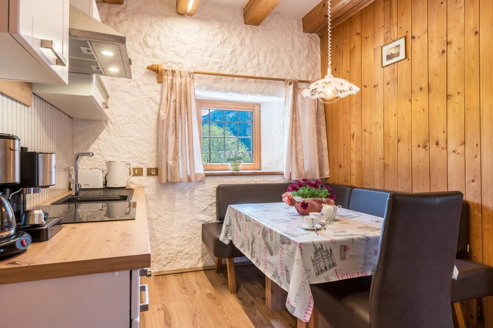 Property building, Kitchen or kitchenette, Living room