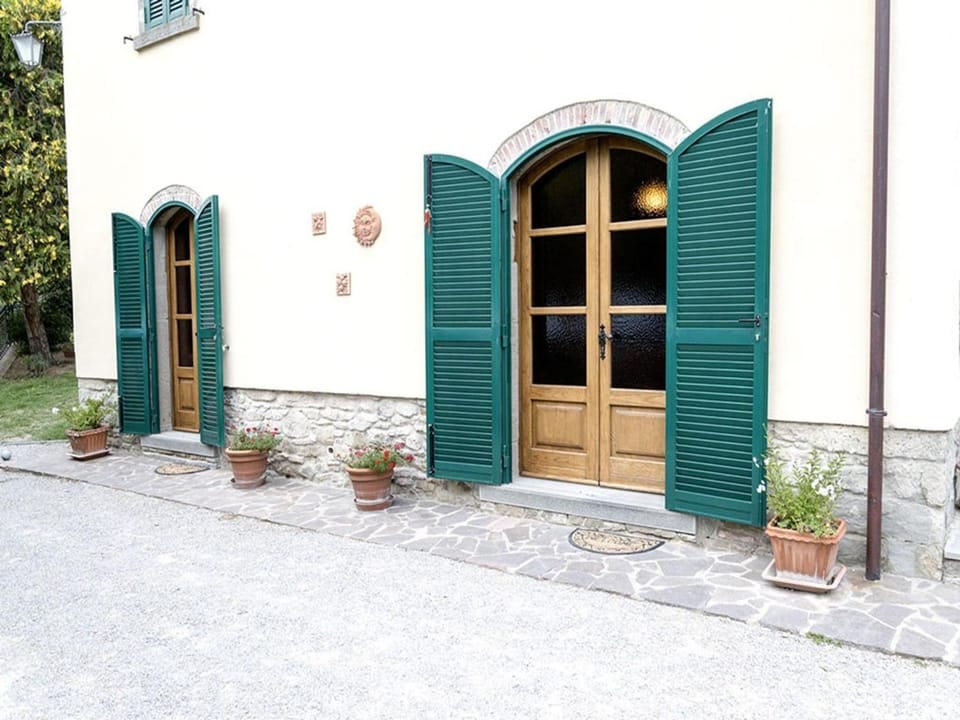 Property building, Facade/entrance, Garden, On site