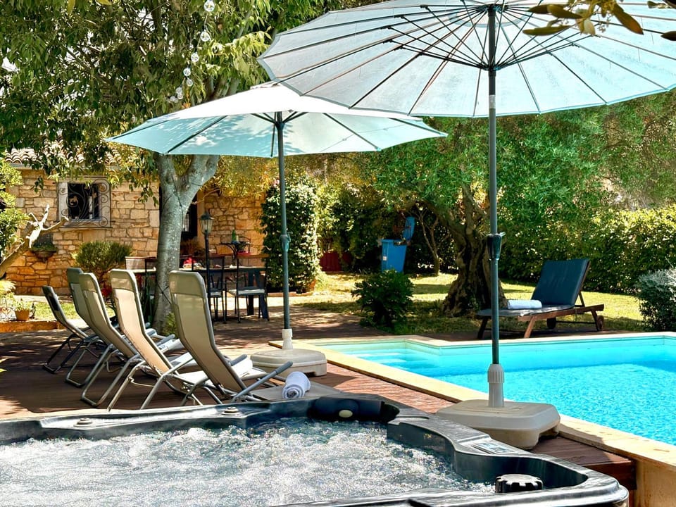 Day, Swimming pool, sunbed