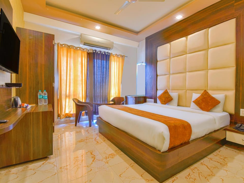 Communal lounge/ TV room, Bed, TV and multimedia, Photo of the whole room, Evening entertainment, Bedroom, air conditioner