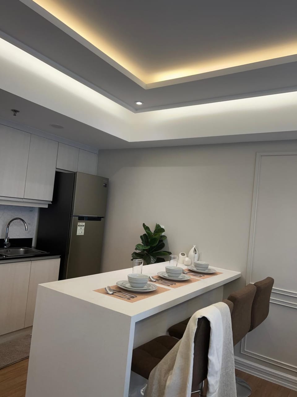 Kitchen or kitchenette, Dining area, stove