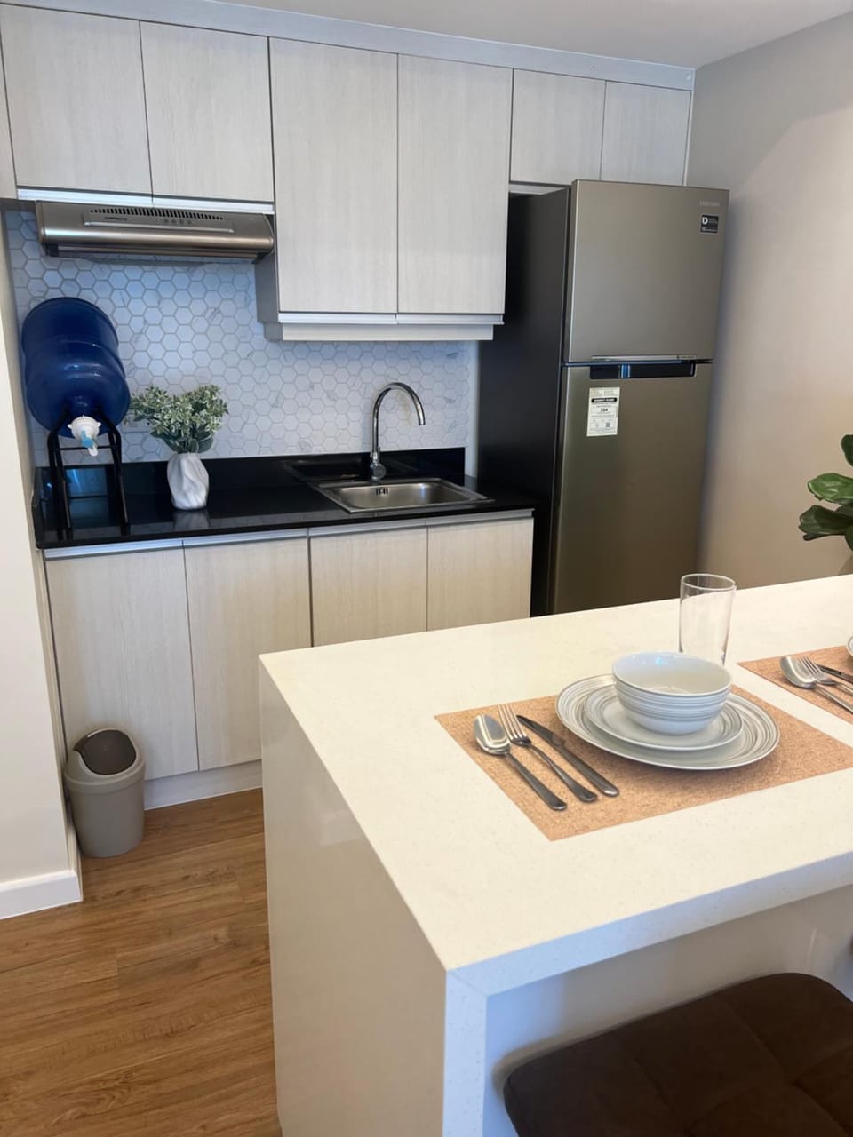 Kitchen or kitchenette, Dining area, stove