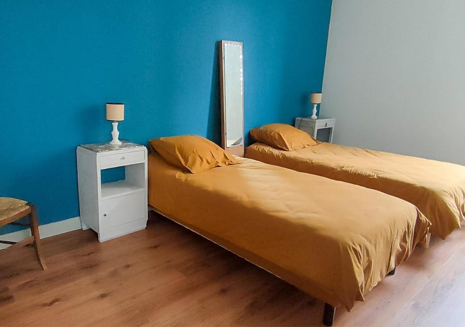 Bedroom, City view, Landmark view