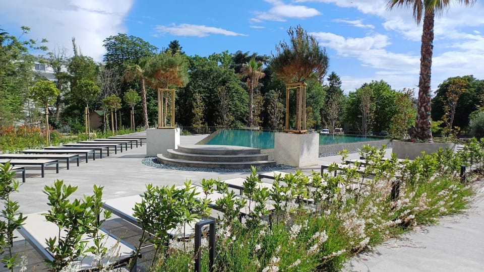 Swimming pool