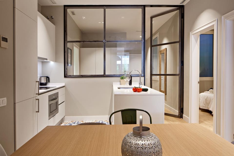 Kitchen or kitchenette, Dining area