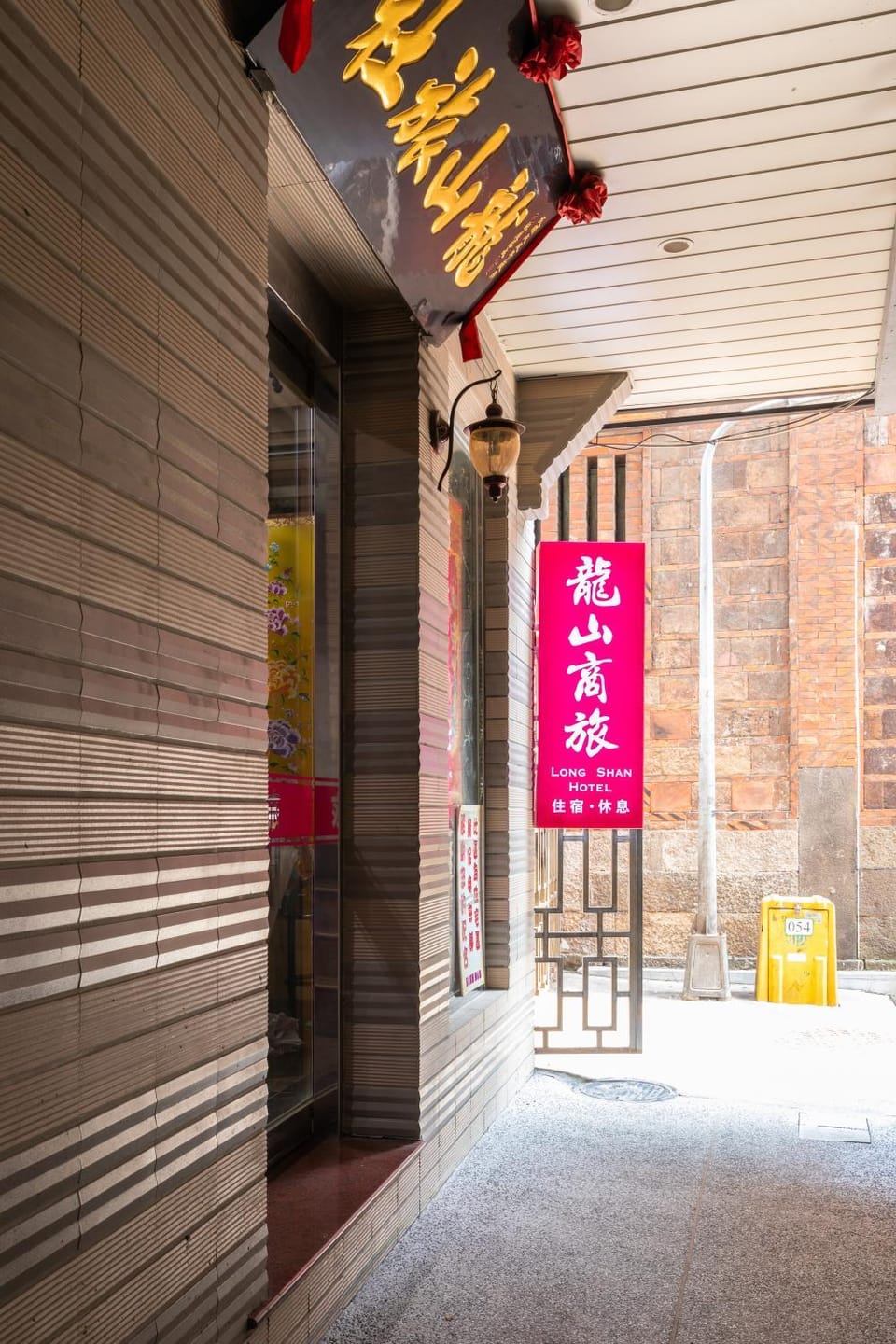 Facade/entrance