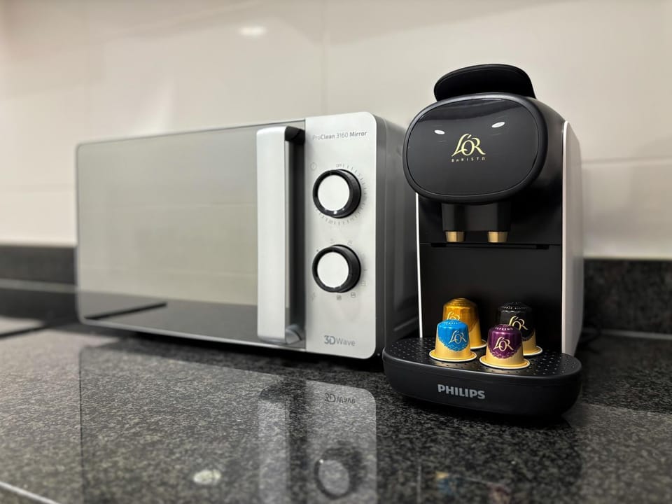 Coffee/tea facilities, microwave