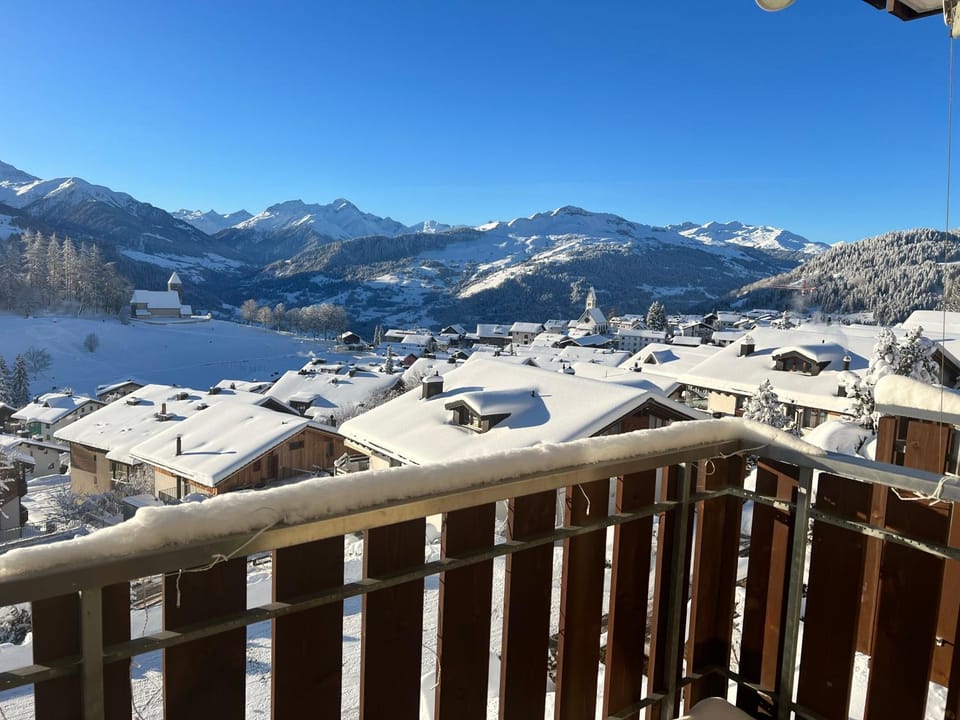 Neu-renovierte - Nov 24 - 2,5 Zi Wohnung mit Traum-Aussicht Apartment in Canton of Grisons