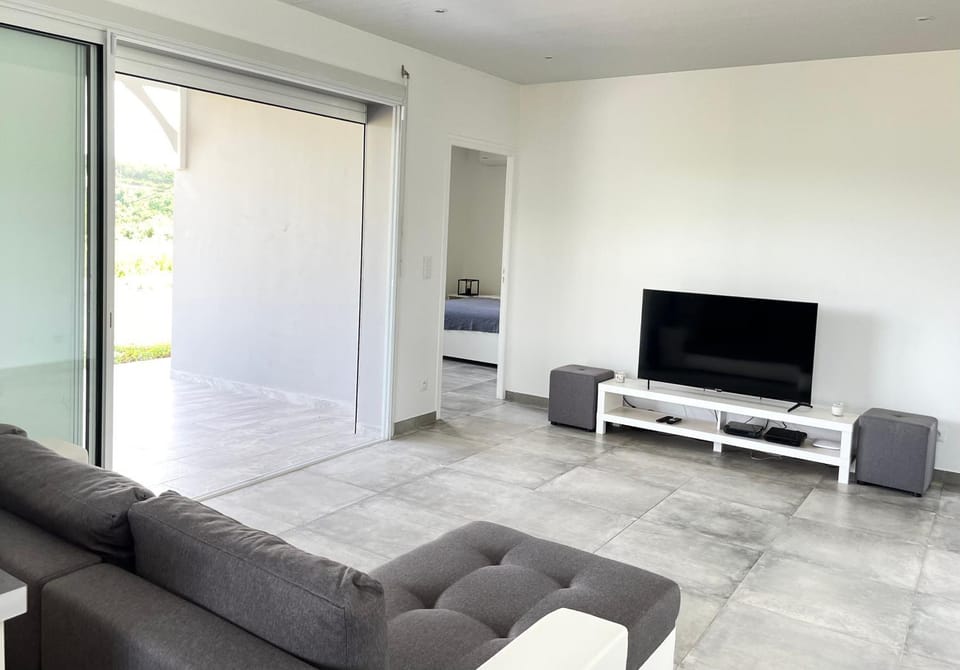 Communal lounge/ TV room, TV and multimedia, Living room
