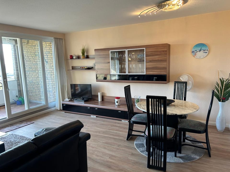 Living room, Seating area, Dining area, pet friendly