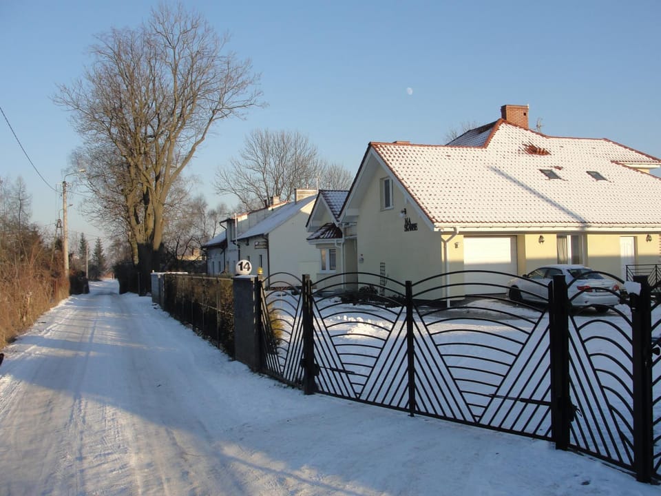 Property building, Neighbourhood