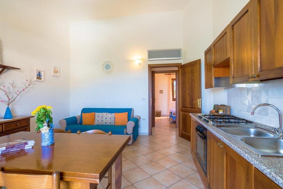 Kitchen or kitchenette, Living room, Seating area, Dining area, pet friendly, stove