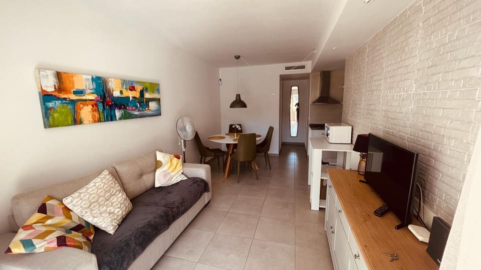 TV and multimedia, Kitchen or kitchenette, Living room, Seating area, Dining area