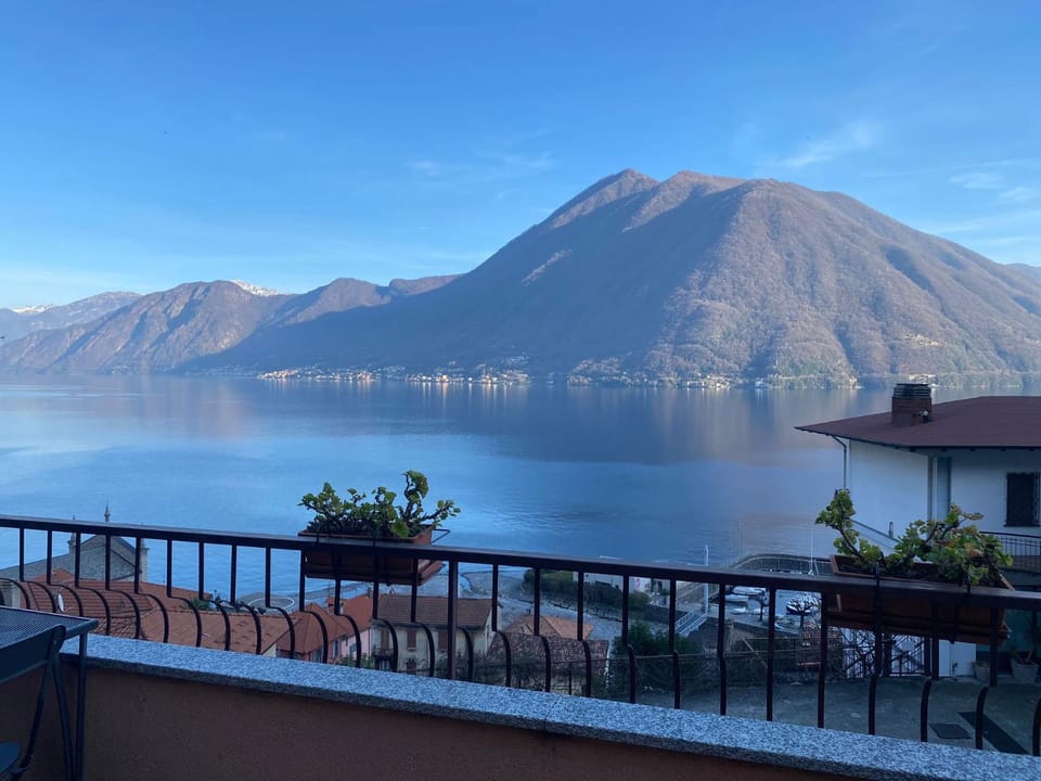 Balcony/Terrace, Lake view