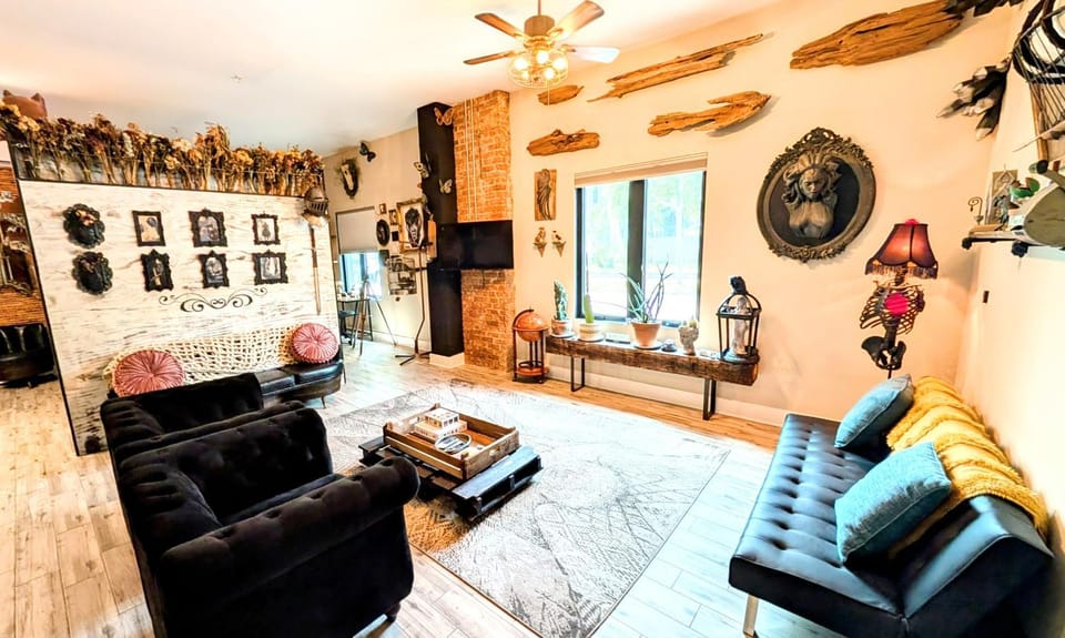 Cozy AF Gothic Rose Gallery Apartment in Tampa