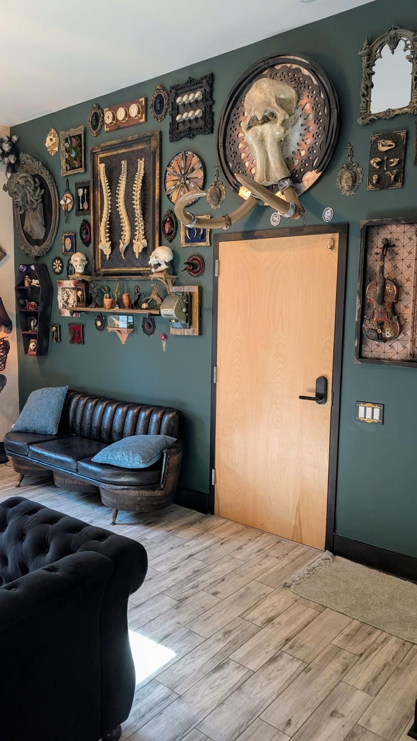 Cozy AF Gothic Rose Gallery Apartment in Tampa