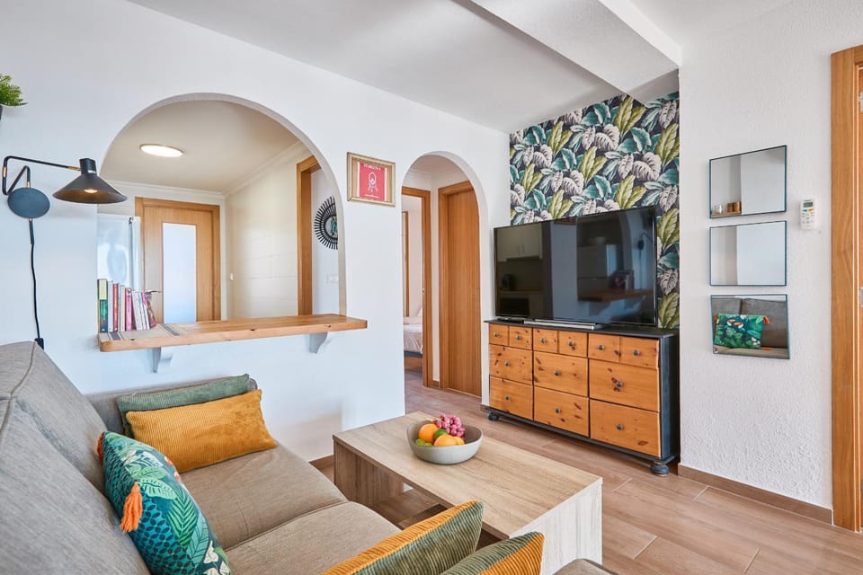 Communal lounge/ TV room, Living room