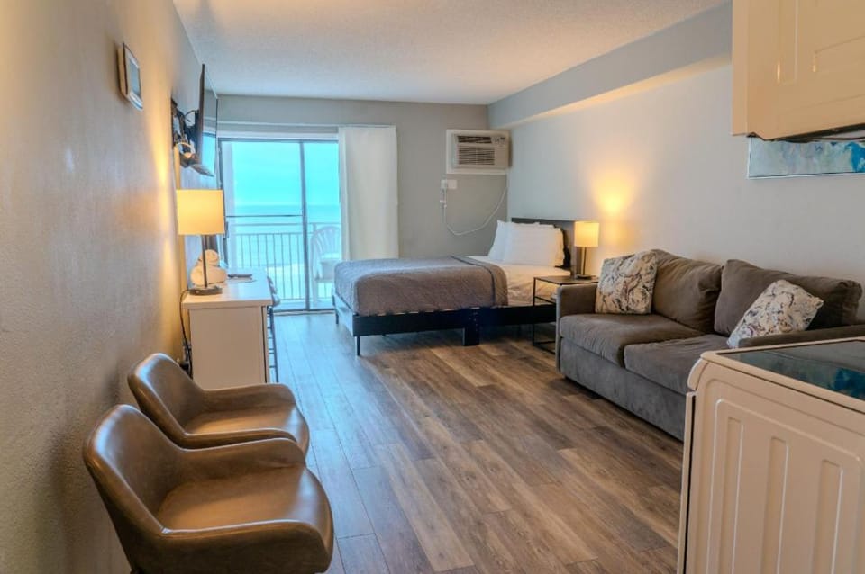 Beautiful Oceanfront Queen Suite-Recently Updated! Sea Mist 20407 House in Myrtle Beach